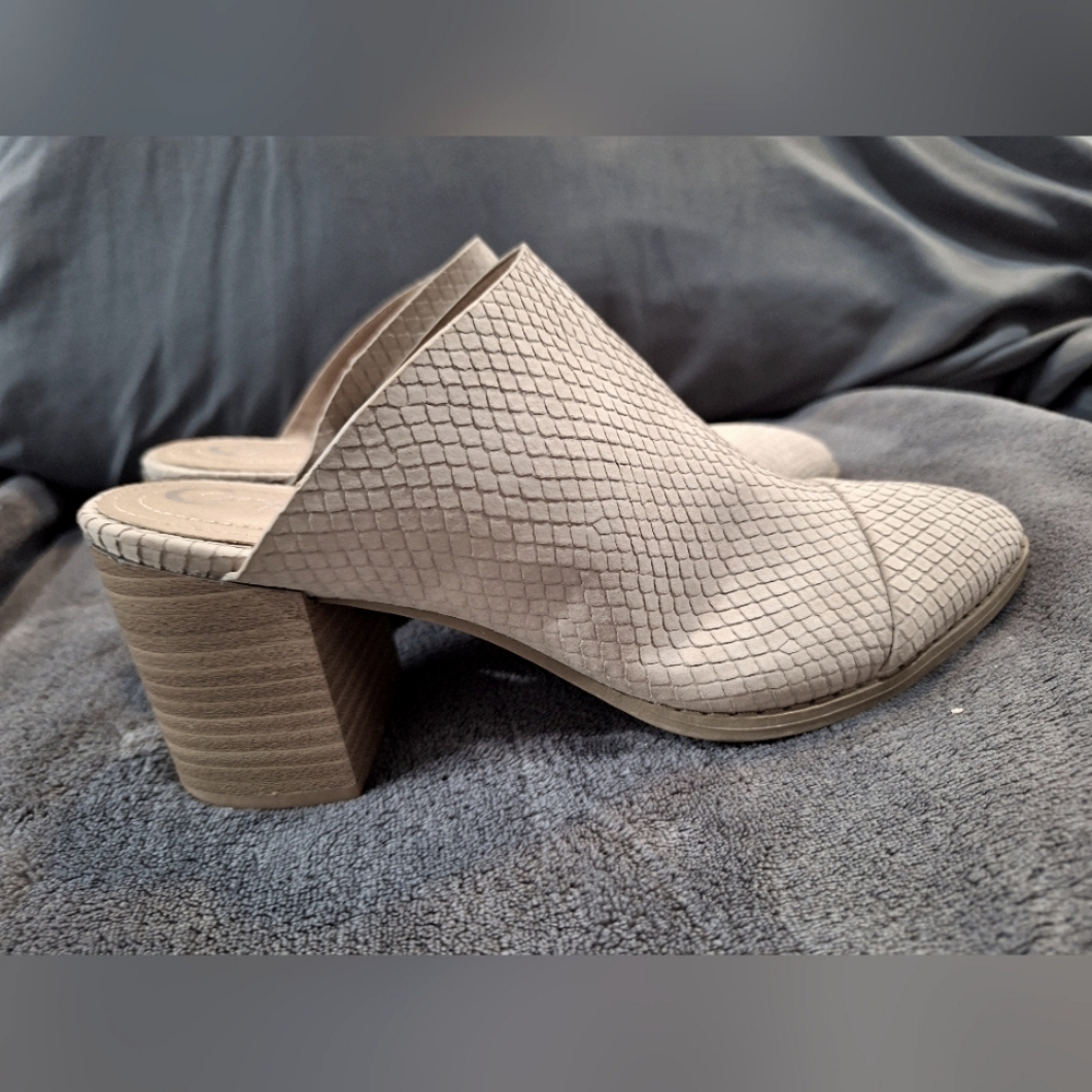 C COMFORT Mules Shoes Women's Light Beige Textured Pointed Toe Block Heel